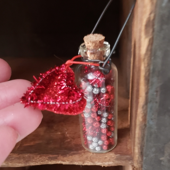 Mini bottle Valentine ornament charm - Picture 4 of 6